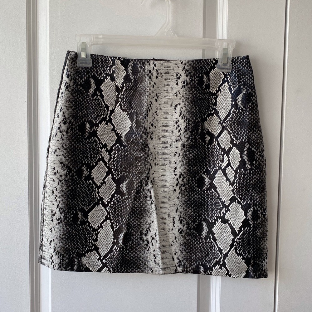 NWT Pleather Snakeskin Mini Skirt (M)